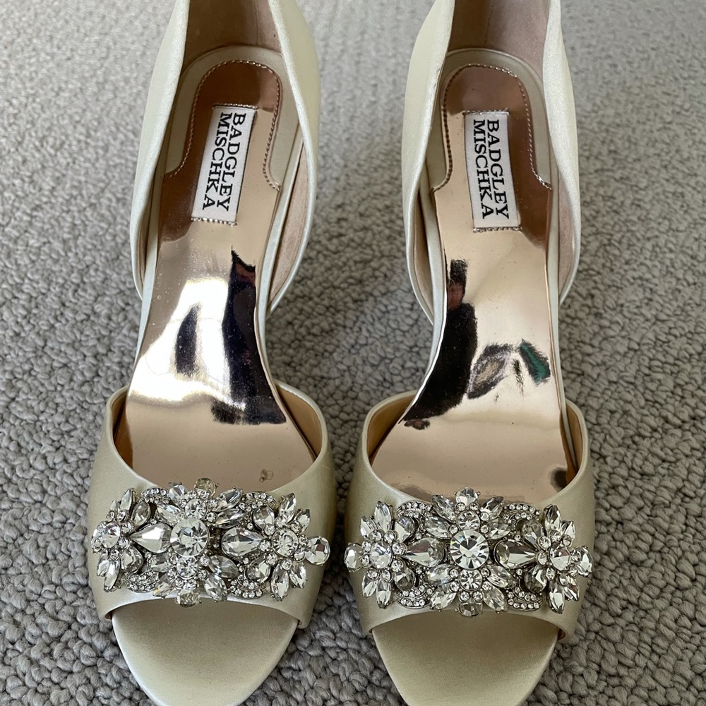 High heels worn only for a few hours size 8.5